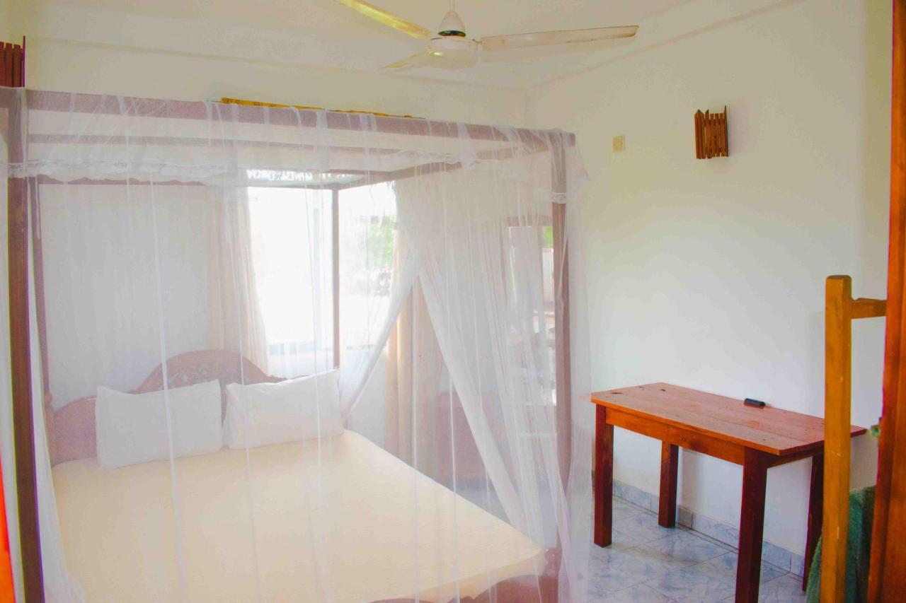 Surfers Paradise Weligama Exterior photo